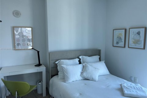 Condo in Miami, Florida, 2 bedrooms  № 1960043 - photo 12