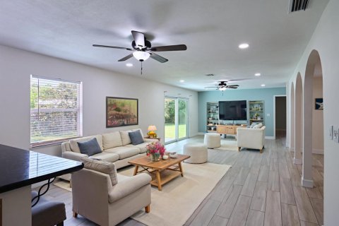 Villa ou maison à vendre à Stuart, Floride: 4 chambres, 217.58 m2 № 2300756 - photo 5