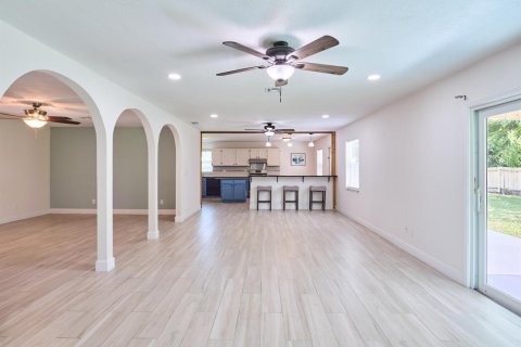 Villa ou maison à vendre à Stuart, Floride: 4 chambres, 217.58 m2 № 2300756 - photo 4