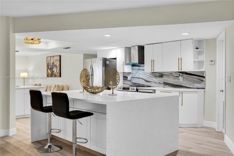 Casa en venta en Tamarac, Florida, 4 dormitorios, 222.22 m2 № 1749056 - foto 21