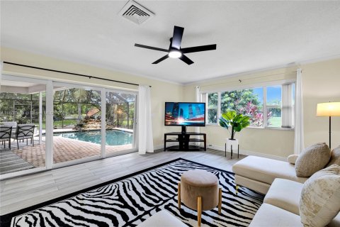 Casa en venta en Tamarac, Florida, 4 dormitorios, 222.22 m2 № 1749056 - foto 1