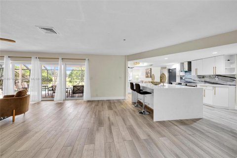 Casa en venta en Tamarac, Florida, 4 dormitorios, 222.22 m2 № 1749056 - foto 4