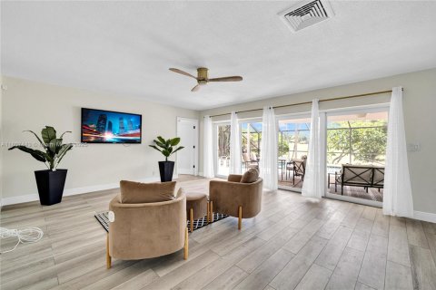 Casa en venta en Tamarac, Florida, 4 dormitorios, 222.22 m2 № 1749056 - foto 7