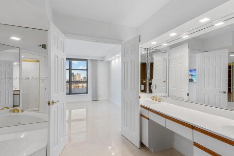 Condominio en venta en Aventura, Florida, 2 dormitorios, 134.43 m2 № 1712713 - foto 29