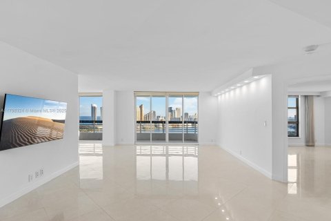 Condominio en venta en Aventura, Florida, 2 dormitorios, 134.43 m2 № 1712713 - foto 10