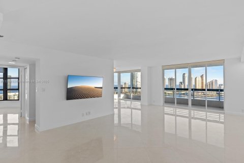 Condominio en venta en Aventura, Florida, 2 dormitorios, 134.43 m2 № 1712713 - foto 11