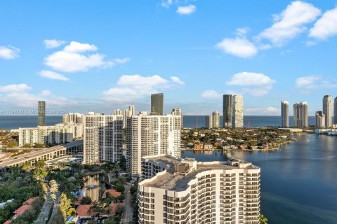 Condominio en venta en Aventura, Florida, 2 dormitorios, 134.43 m2 № 1712713 - foto 4