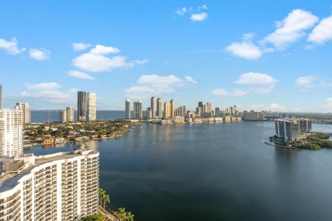 Condominio en venta en Aventura, Florida, 2 dormitorios, 134.43 m2 № 1712713 - foto 3