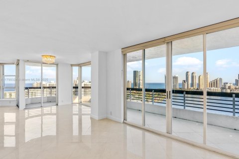 Condominio en venta en Aventura, Florida, 2 dormitorios, 134.43 m2 № 1712713 - foto 16