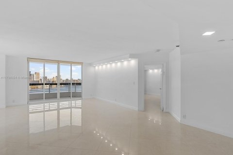 Condominio en venta en Aventura, Florida, 2 dormitorios, 134.43 m2 № 1712713 - foto 12