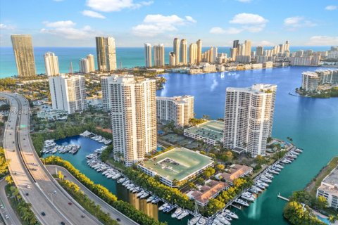 Condominio en venta en Aventura, Florida, 2 dormitorios, 134.43 m2 № 1712713 - foto 1