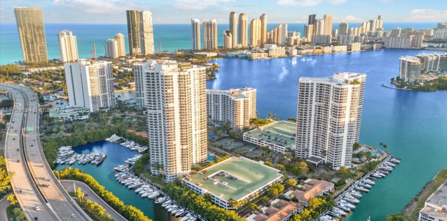 Condominio en Aventura, Florida, 2 dormitorios № 1712713