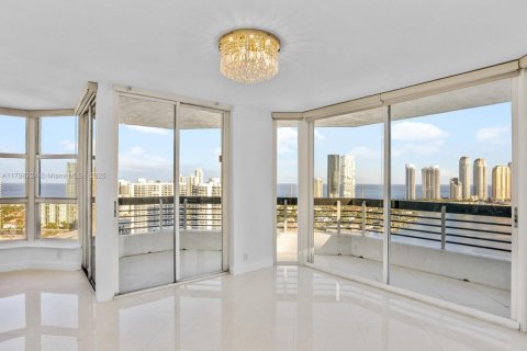 Condominio en venta en Aventura, Florida, 2 dormitorios, 134.43 m2 № 1712713 - foto 18