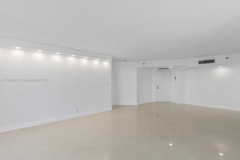 Condominio en venta en Aventura, Florida, 2 dormitorios, 134.43 m2 № 1712713 - foto 15