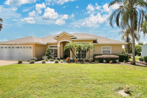 Casa en venta en Auburndale, Florida, 4 dormitorios, 276.11 m2 № 1536217 - foto 1