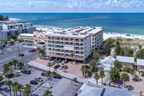 Condo in Madeira Beach, Florida, 2 bedrooms  № 2373520