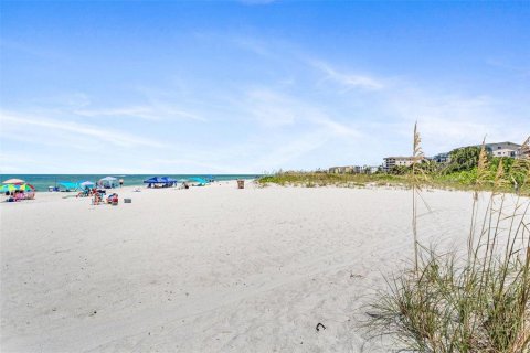 Condo in Madeira Beach, Florida, 2 bedrooms  № 2373520 - photo 23