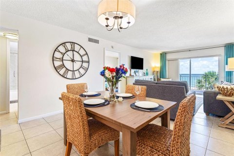 Condo in Madeira Beach, Florida, 2 bedrooms  № 2373520 - photo 7