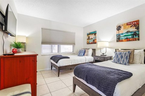 Condo in Madeira Beach, Florida, 2 bedrooms  № 2373520 - photo 17