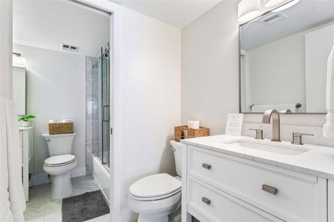 Condo in Madeira Beach, Florida, 2 bedrooms  № 2373520 - photo 15