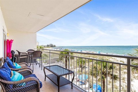 Condo in Madeira Beach, Florida, 2 bedrooms  № 2373520 - photo 19
