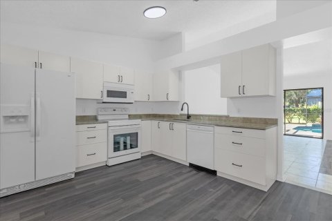 Casa en venta en Windermere, Florida, 4 dormitorios, 190.45 m2 № 2150484 - foto 9