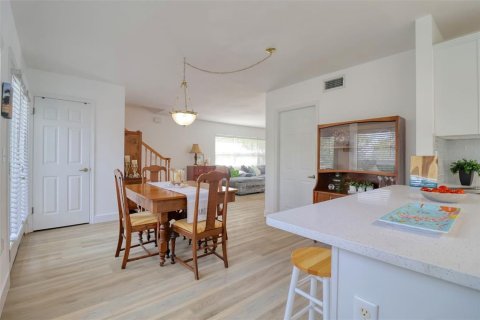 House in Palm Harbor, Florida 3 bedrooms, 170.94 sq.m. № 1804714 - photo 14
