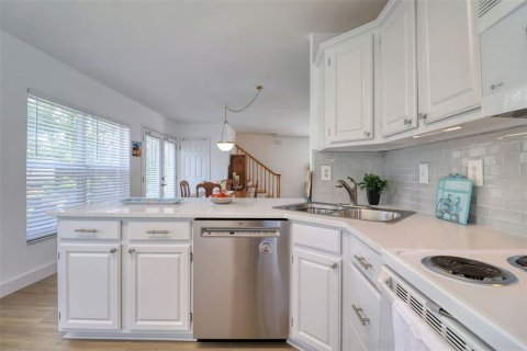 House in Palm Harbor, Florida 3 bedrooms, 170.94 sq.m. № 1804714 - photo 17