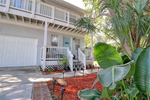 House in Palm Harbor, Florida 3 bedrooms, 170.94 sq.m. № 1804714 - photo 2