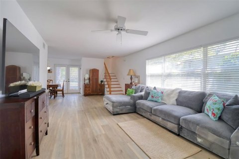 House in Palm Harbor, Florida 3 bedrooms, 170.94 sq.m. № 1804714 - photo 9