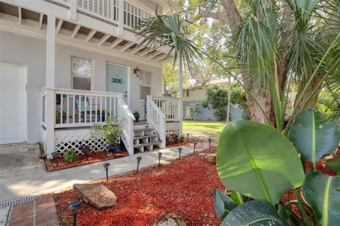 House in Palm Harbor, Florida 3 bedrooms, 170.94 sq.m. № 1804714 - photo 6