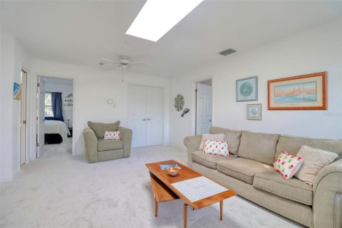 House in Palm Harbor, Florida 3 bedrooms, 170.94 sq.m. № 1804714 - photo 22