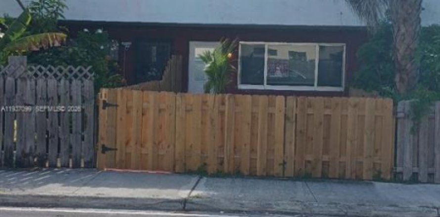 Condo in Miami, Florida, 2 bedrooms № 1995905