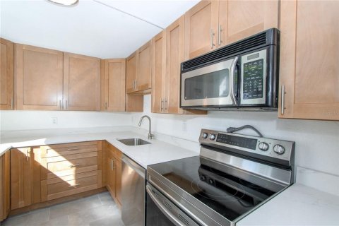 Condo in South Pasadena, Florida, 2 bedrooms  № 2151168 - photo 13