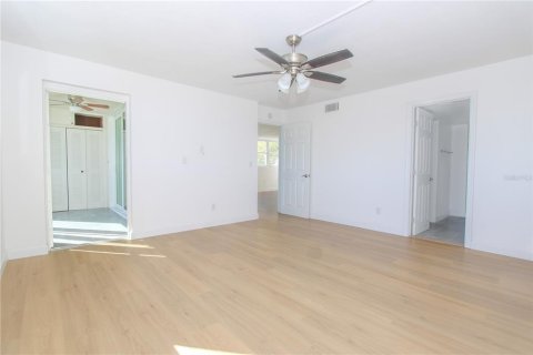 Condo in South Pasadena, Florida, 2 bedrooms  № 2151168 - photo 21