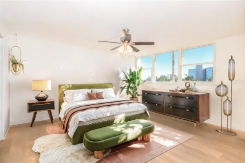 Condo in South Pasadena, Florida, 2 bedrooms  № 2151168 - photo 24