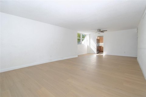 Condo in South Pasadena, Florida, 2 bedrooms  № 2151168 - photo 10