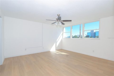 Condo in South Pasadena, Florida, 2 bedrooms  № 2151168 - photo 25