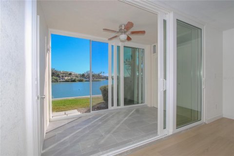 Condo in South Pasadena, Florida, 2 bedrooms  № 2151168 - photo 18