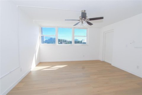 Condo in South Pasadena, Florida, 2 bedrooms  № 2151168 - photo 22