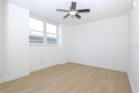 Condo in South Pasadena, Florida, 2 bedrooms  № 2151168 - photo 29