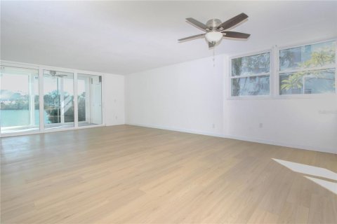 Condo in South Pasadena, Florida, 2 bedrooms  № 2151168 - photo 7