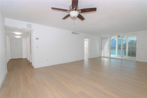 Condo in South Pasadena, Florida, 2 bedrooms  № 2151168 - photo 11