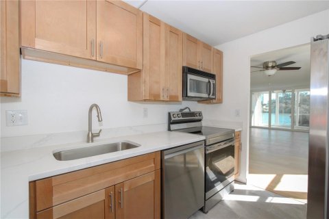 Condo in South Pasadena, Florida, 2 bedrooms  № 2151168 - photo 17