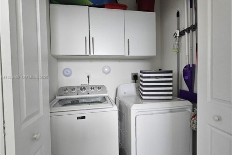 Townhouse in Homestead, Florida 3 bedrooms, 137.77 sq.m. № 2060329 - photo 10