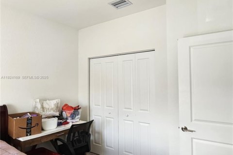 Townhouse in Homestead, Florida 3 bedrooms, 137.77 sq.m. № 2060329 - photo 16