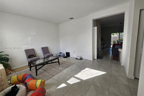 Townhouse in Homestead, Florida 3 bedrooms, 137.77 sq.m. № 2060329 - photo 6