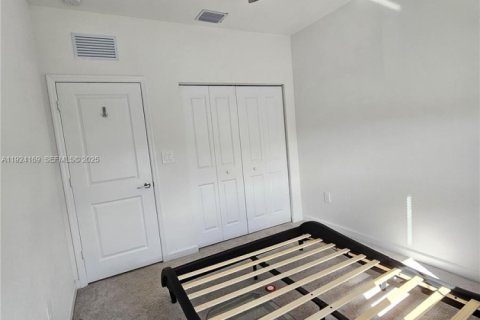 Townhouse in Homestead, Florida 3 bedrooms, 137.77 sq.m. № 2060329 - photo 15