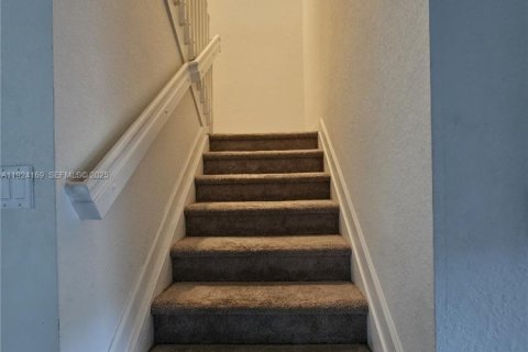 Townhouse in Homestead, Florida 3 bedrooms, 137.77 sq.m. № 2060329 - photo 8