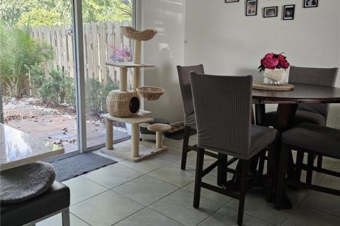 Townhouse in Homestead, Florida 3 bedrooms, 137.77 sq.m. № 2060329 - photo 11